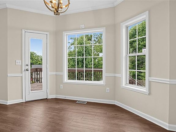 5th image of 2740 Lake Commons Ct