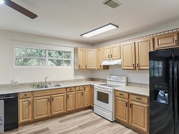 4th image of 508 Cedar St
