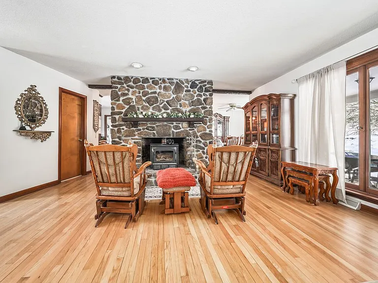 41 Trout Brook Dr — Photo 7