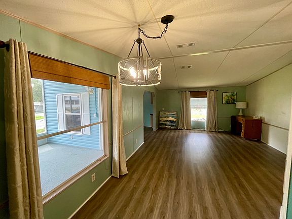 5th image of 468 Petunia Dr