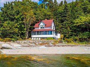 25 Stage Coach Ln, Surry, ME 04684