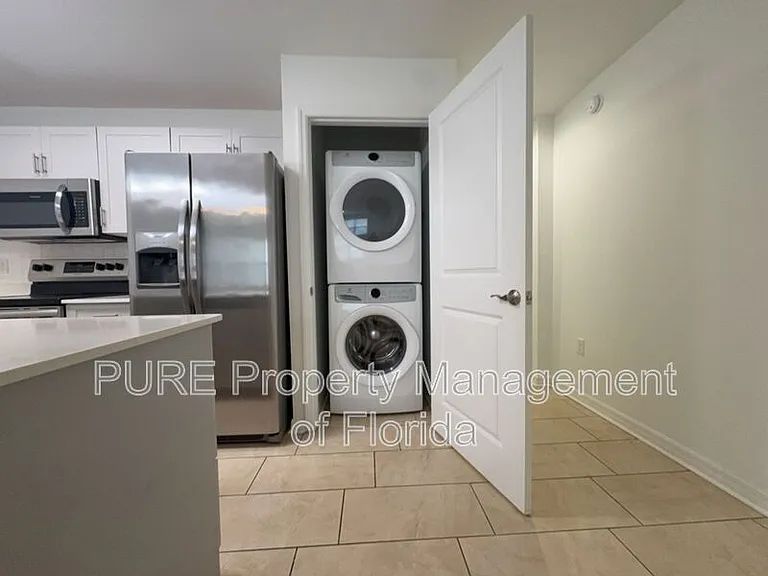 318 NE 7th Ter #102 — Photo 9