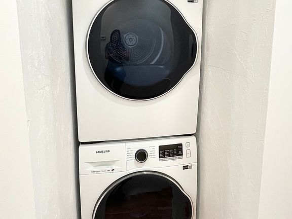 3rd image of 21 Cleveland Pl APT 1