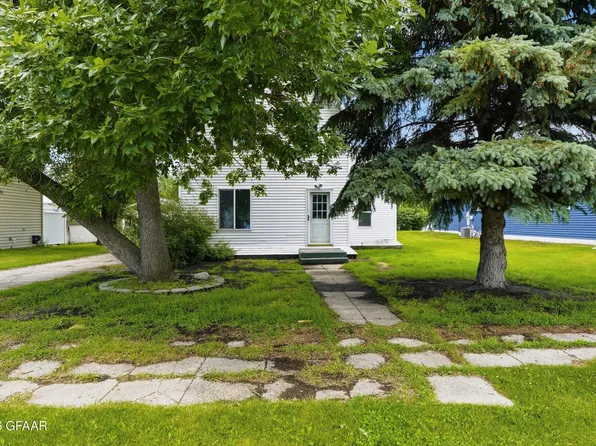 310 Wolcott Ave, Larimore, ND 58251