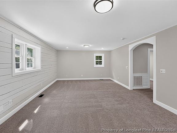 4th image of 3109 Parkwood Dr