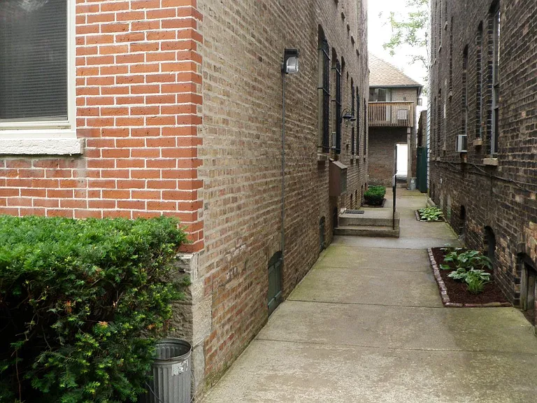 1951 N Bissell St — Photo 18
