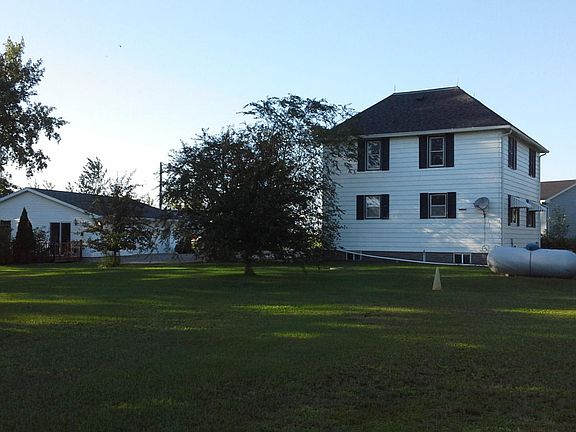 3rd image of 1385 23rd Ave NE