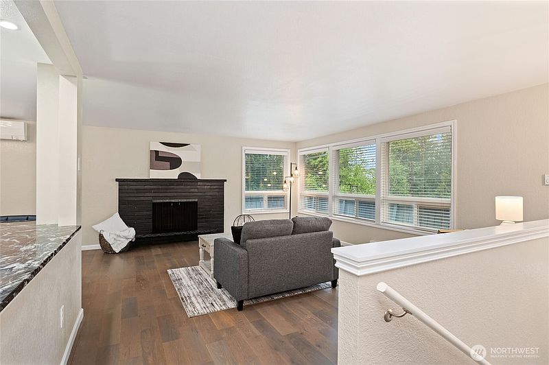 5th image of 408 119th Avenue E
