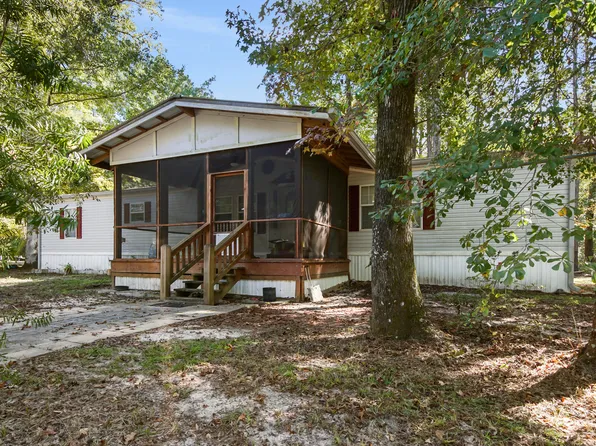 696 Smokehouse Lake Rd, Ponce De Leon, FL 32455