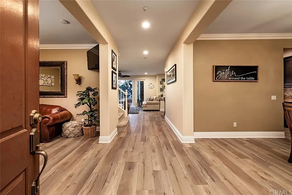 6 bed, 3420 sqft, $1,500 — Photo 2