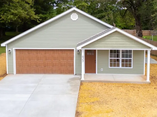 623 E College St, Farmington, MO 63640