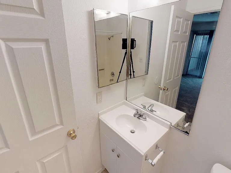 816 Hedge Way #6 — Photo 11