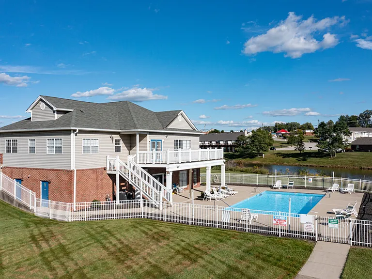 Delaware Crossing Apartments — Photo 17