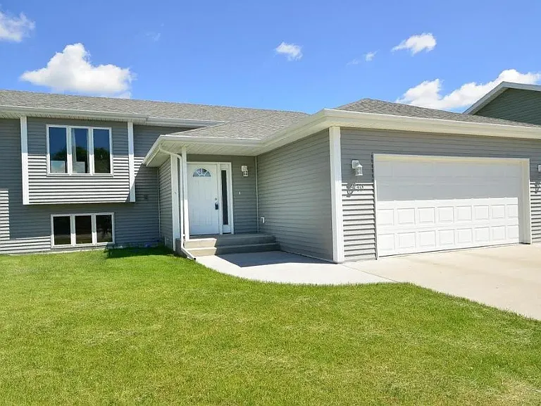 4740 Pines Cir — Photo 1