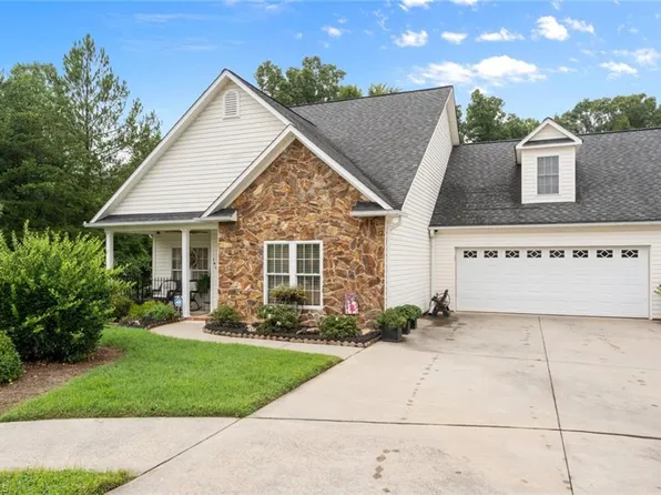 141 Sterling Dr, Mocksville, NC 27028