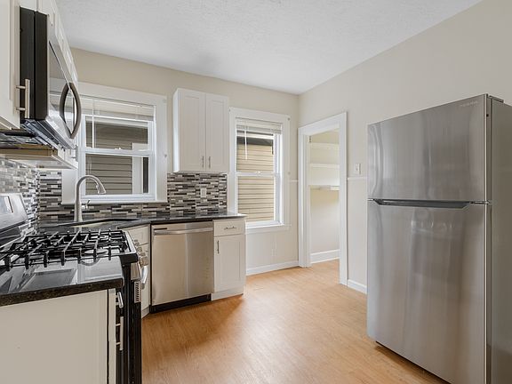 4th image of 19 Malvern Ave Unit 3