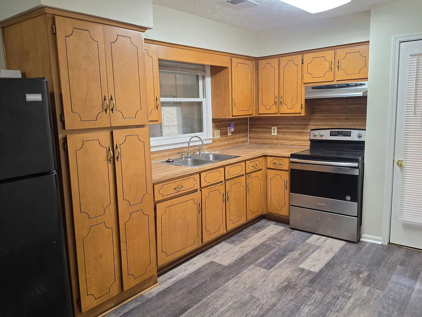 Newly Updated 3 BR 1.5BA — Photo 3