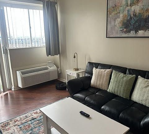5th image of 510 Gay St APT 915