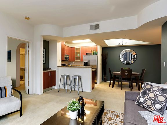 2nd image of 620 S Gramercy Pl APT 215