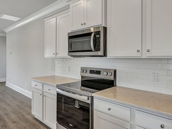 5th image of 262 Livingston Woods Dr