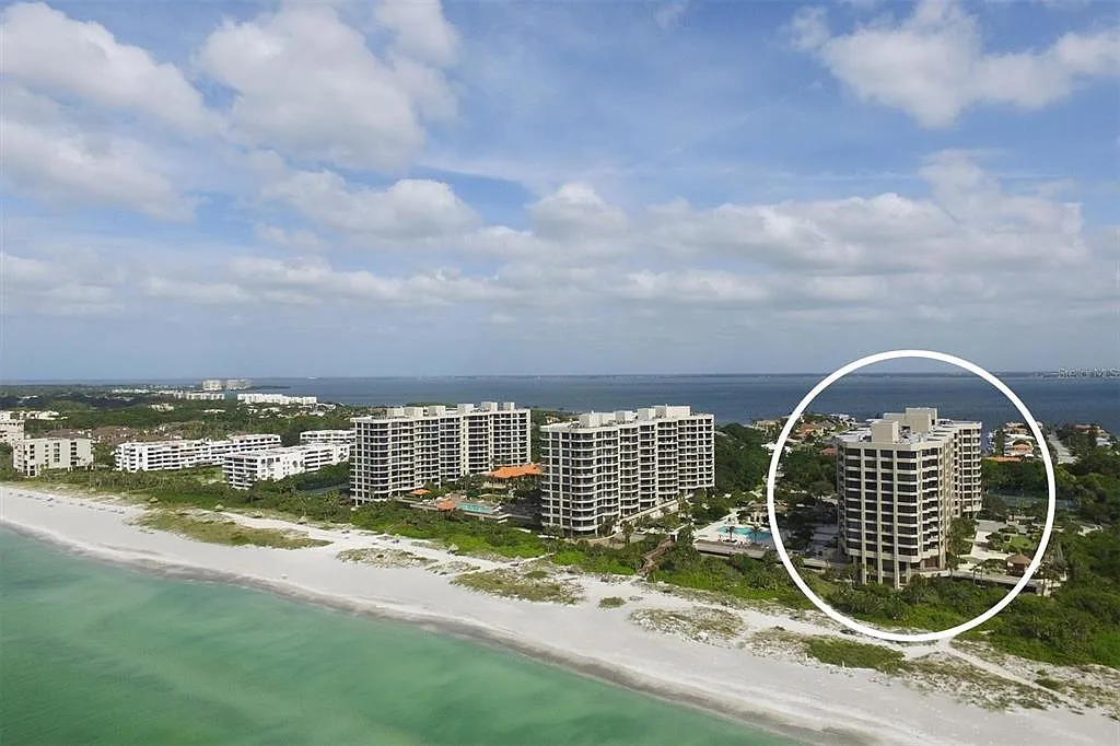2 bed, 2.0 bath, 1598 sqft, $14,000 — Photo 3