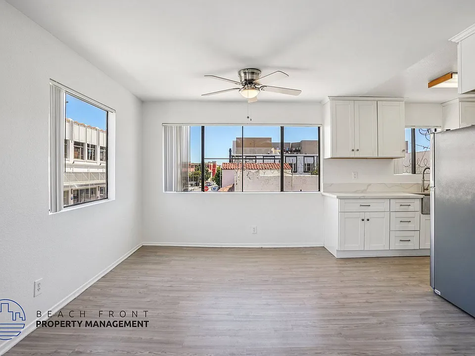 525 W 8th St