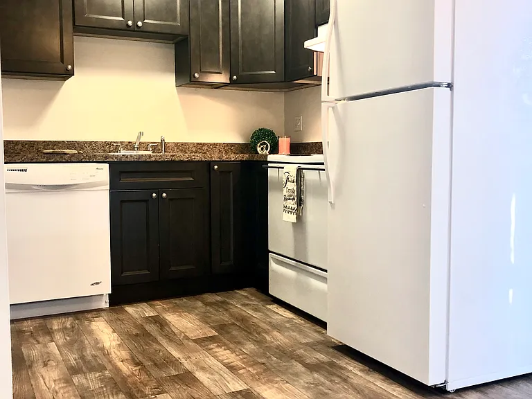 The Oaks Apartments — Photo 32