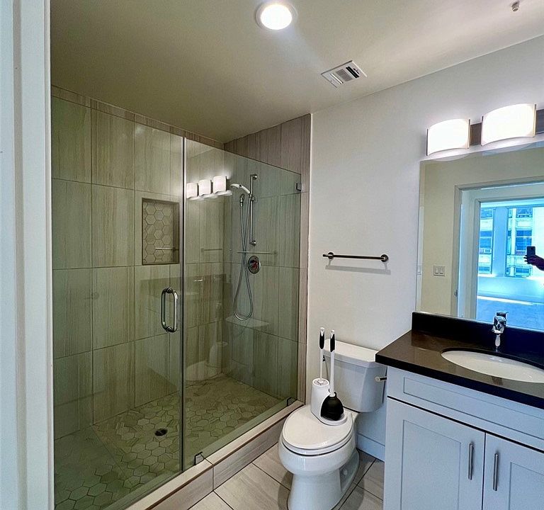 1st image of 314 W 6th St #314-506