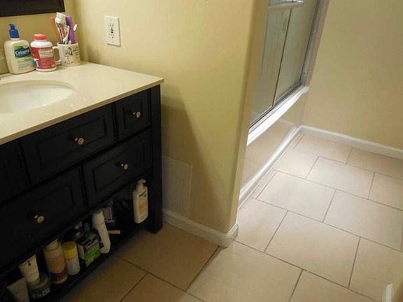 3rd image of 8442 Langdon Ave Unit 3
