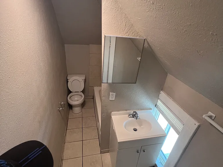608 E G St #1/2 — Photo 2