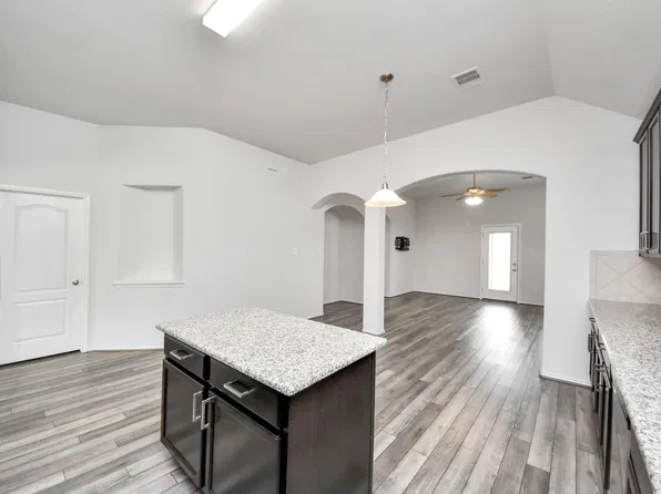 5186 Dry Hollow Dr, Alvin, TX 77511