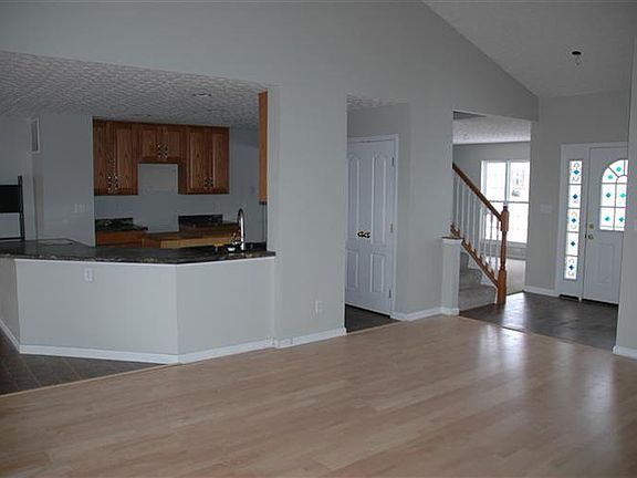 4th image of 10660 Nestling Dr