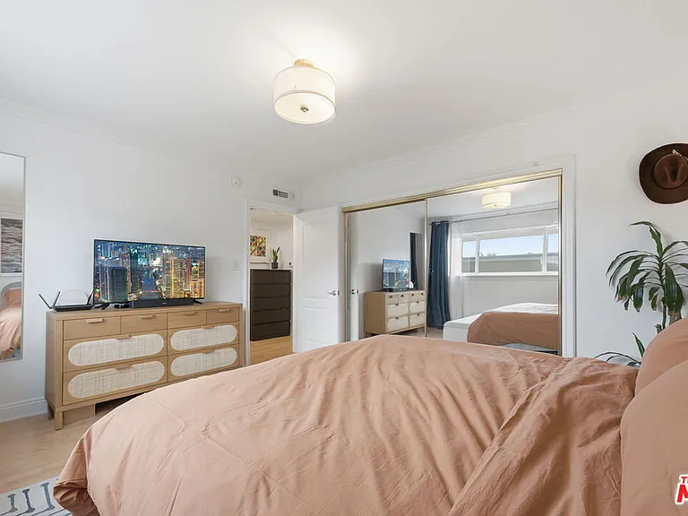 11718 Darlington Ave #7 — Photo 10