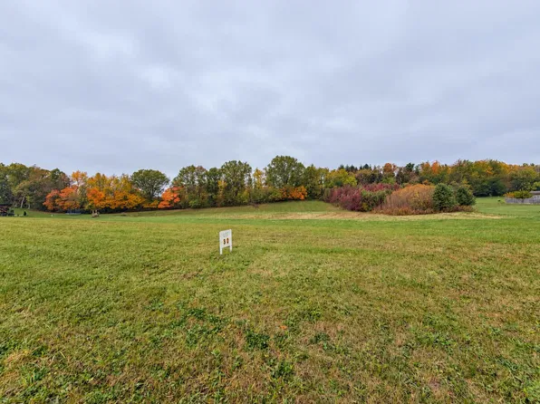 31 N Morning Glory Ave, Rolling Prairie, IN 46371