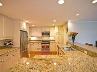 128 4th Ave S APT 204, Edmonds, WA 98020