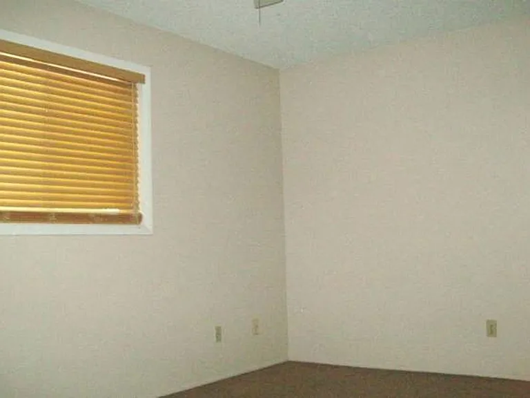 1146 E Campus Dr — Photo 10
