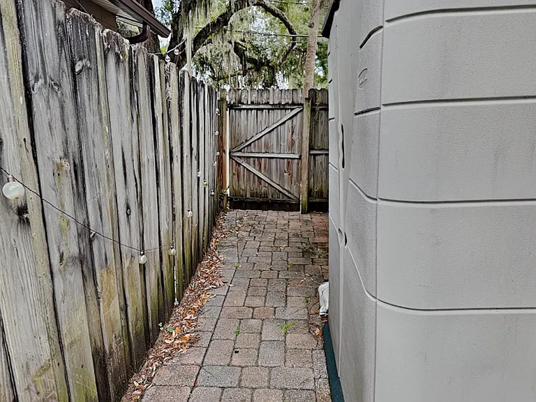 313 S Lawsona Blvd — Photo 19