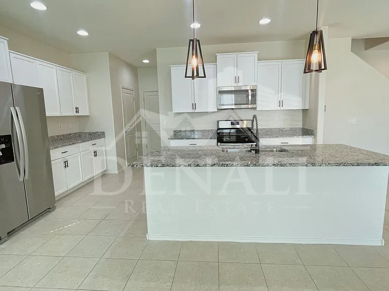 866 E Artesia Pl — Photo 10