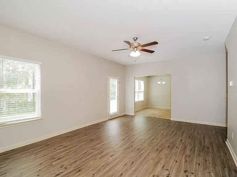 38 Crescent Ln — Photo 5