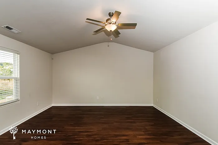 3 bed, 2.0 bath, 1377 sqft, $1,845 — Photo 4