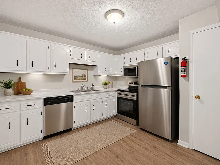530 Hietts Ln — Photo 6