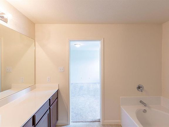 5th image of 15219 Central Lakes Dr