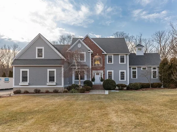 8 Lady Slipper Ln, Chelmsford, MA 01824
