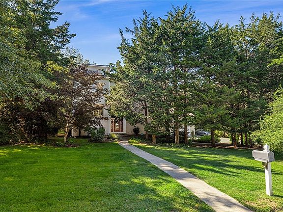 4th image of 80 Westwind Dr