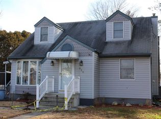 320 Broad St, Williamstown, NJ 08094