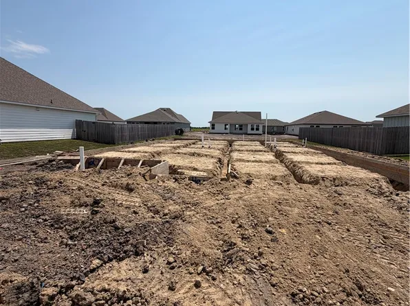 270 Harvest Lake Dr, Snook, TX 77878