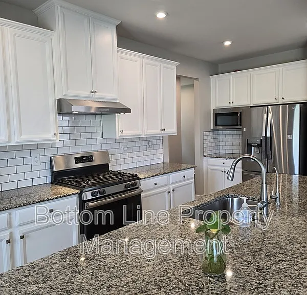 2030 Sewall Ave SW — Photo 20