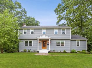 44 Greentree Dr, Waterford, CT 06385