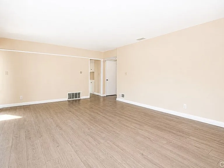 1290 Brightwood St — Photo 4