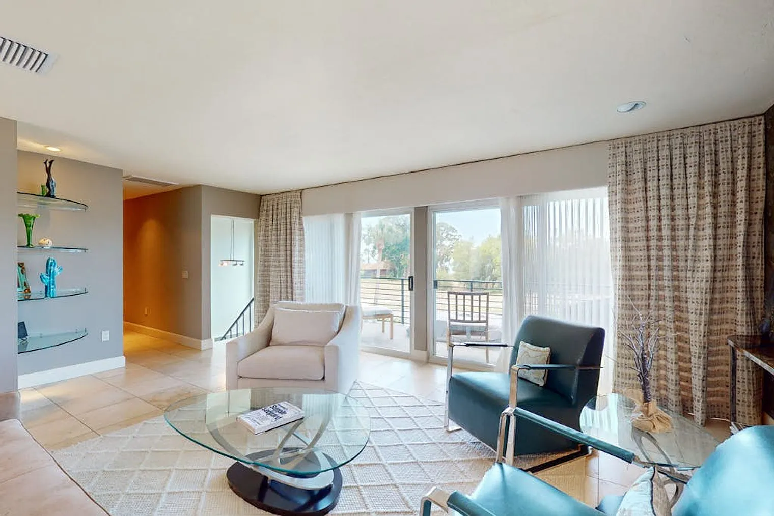 2 bed, 2.0 bath, 2303 sqft, $5,992 — Photo 4